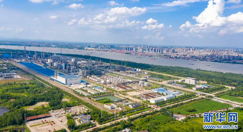 5 图为中韩石化化工厂区.png